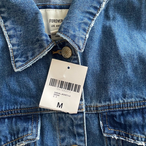 NWT - Forever 21 Women’s Cropped Jean Jacket Size M - Picture 3 of 16
